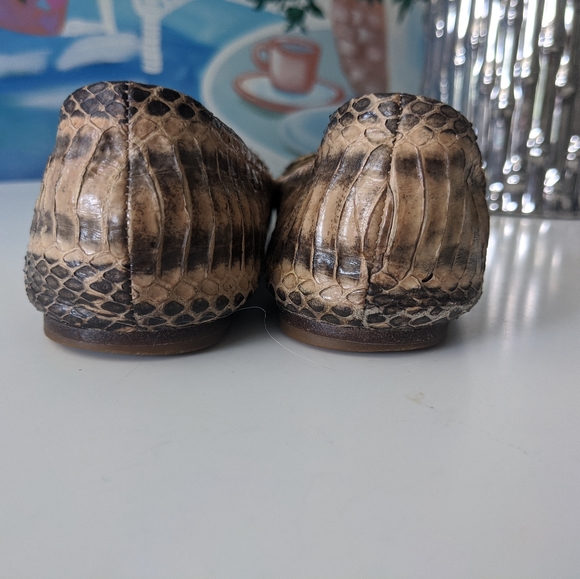 Vera Wang Lavender snakeskin patterned flats size 6.5 - Picture 5 of 10